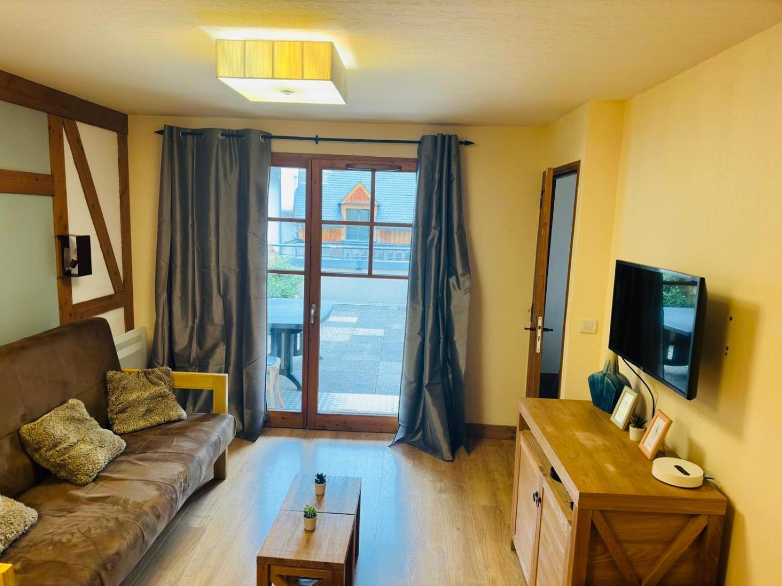 Appartements Avec Piscine Interieure Sauna Parking Etage 1 Au Centre Du Village Dans Residence Cami Real Saint-Lary-Soulan Eksteriør bilde